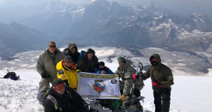 Ветеран петербургского спецназа «Тайфун» Николай Евтух в составе группы из 8 человек покорил Эльбрус - самую высокую горную вершину Европы