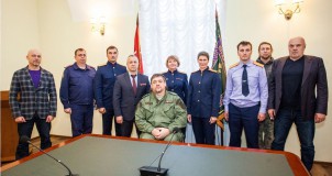 Руководство Следственного комитета Российской Федерации наградило участников водного похода по Чудскому озеру