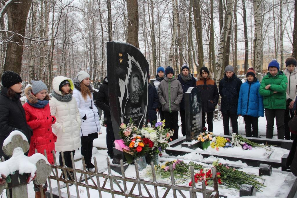  Торжественная линейка памяти Героя России Тимура Сиразетдинова прошла в школе №534 в Петербурге